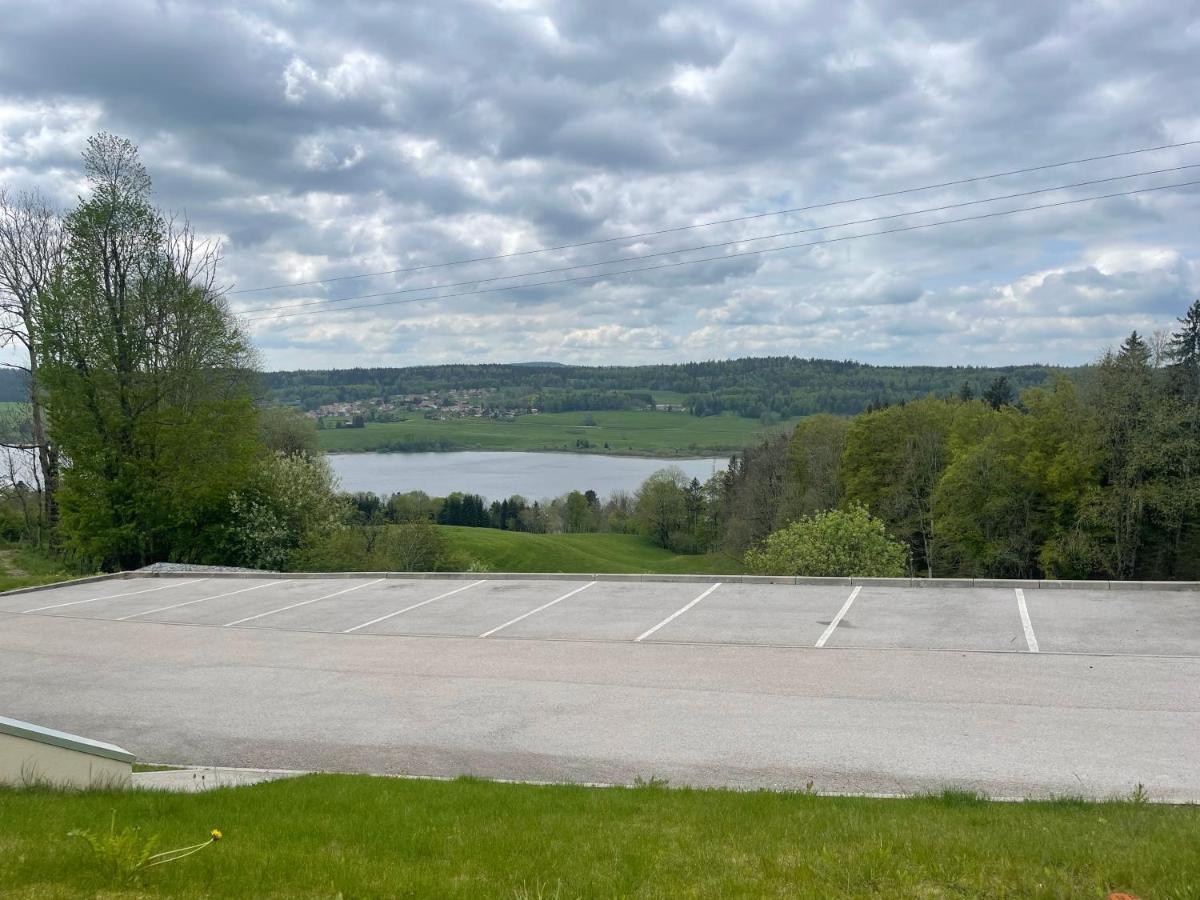 Appartement 4 Personnes Proche Lac Saint Point Montperreux Екстериор снимка
